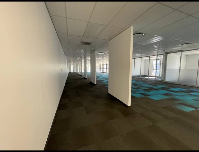 1,006M² OFFICE TO LET IN BRYANSTON